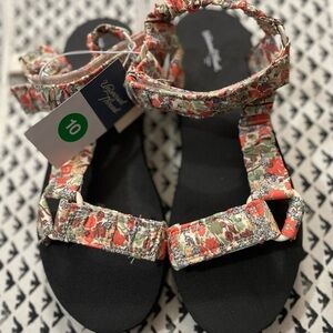 Universal Thread Floral Sandals
